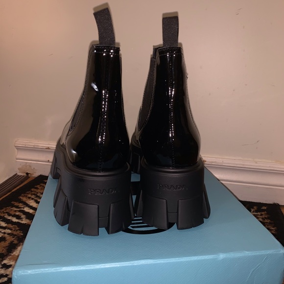 *SOLD* Lug Chelsea boot - Picture 4 of 6